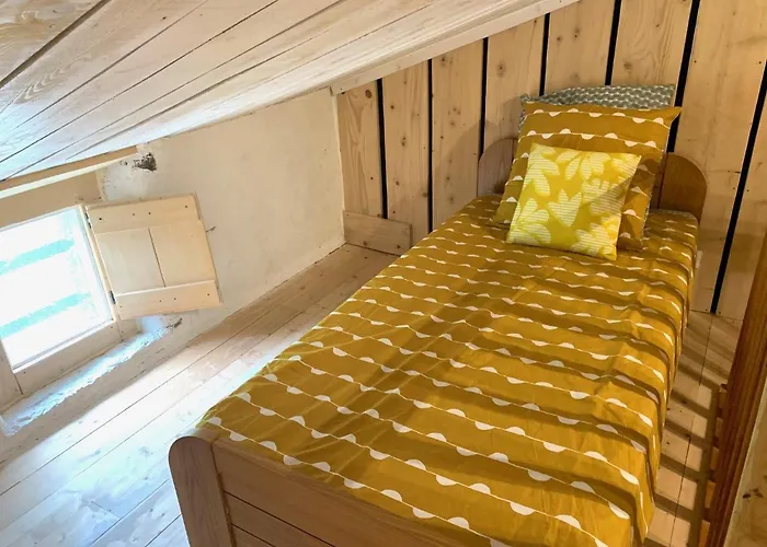 Holiday home Maison De Vigneron Mareugheol